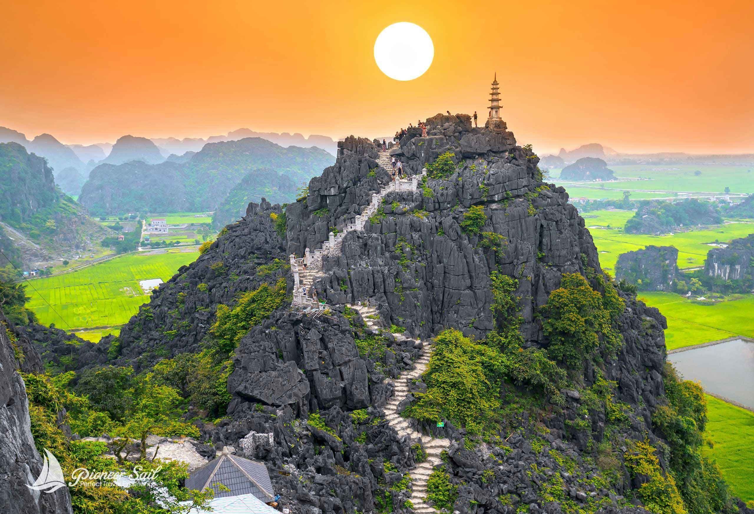 Mua Cave Mountain Viewpoint Stunning View Of Tam Coc Vietnam