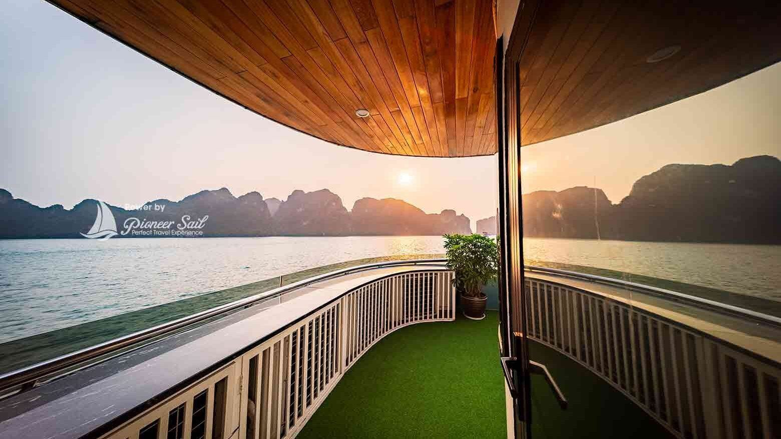 Luxury Cruise In Ha Long Bay Quang Ninh Vietnam