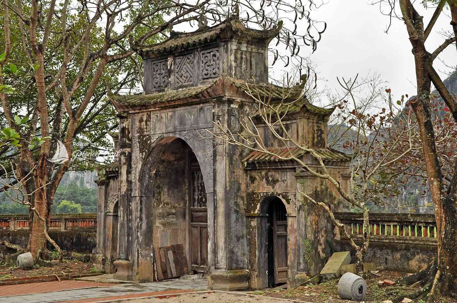 Thai Vi Temple Ninh Binh Vietnam 1