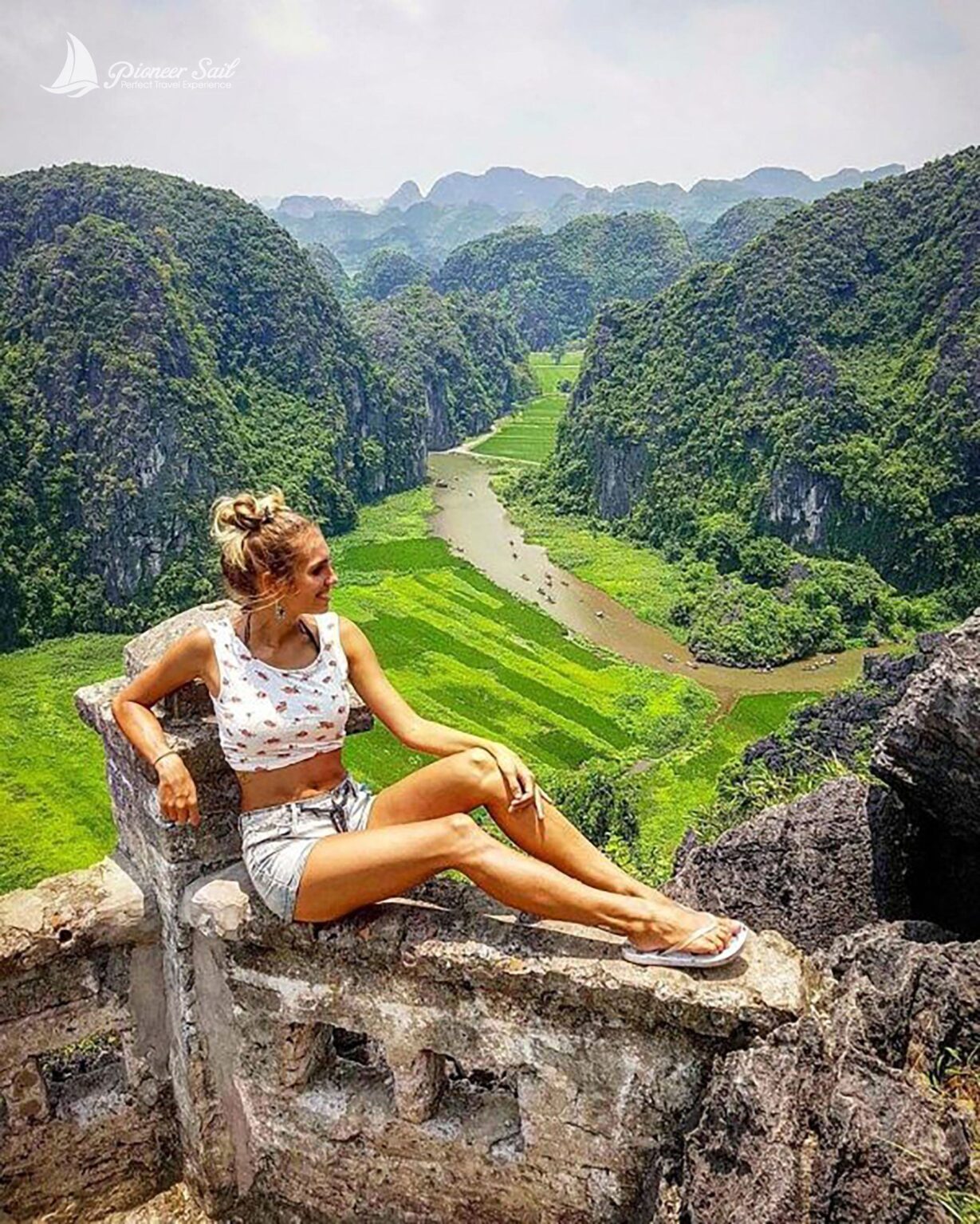 Hoa Lu – Trang An Mua Cave 1 Day Trip by Limousine 3