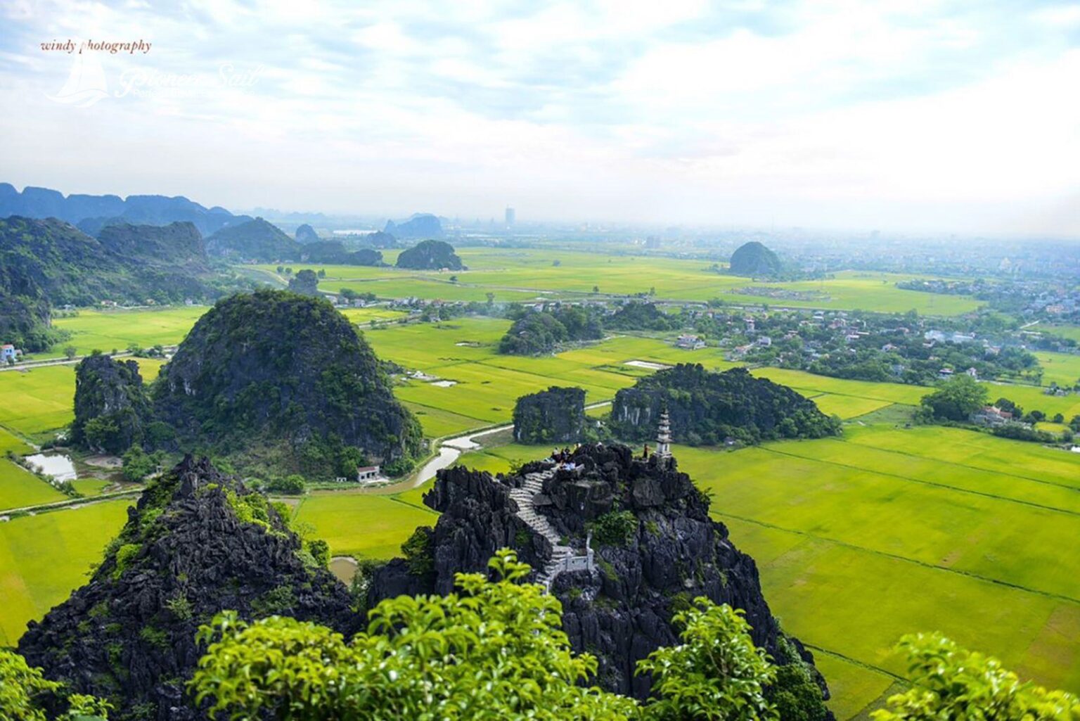 Hoa Lu – Trang An Mua Cave 1 Day Trip by Limousine 4