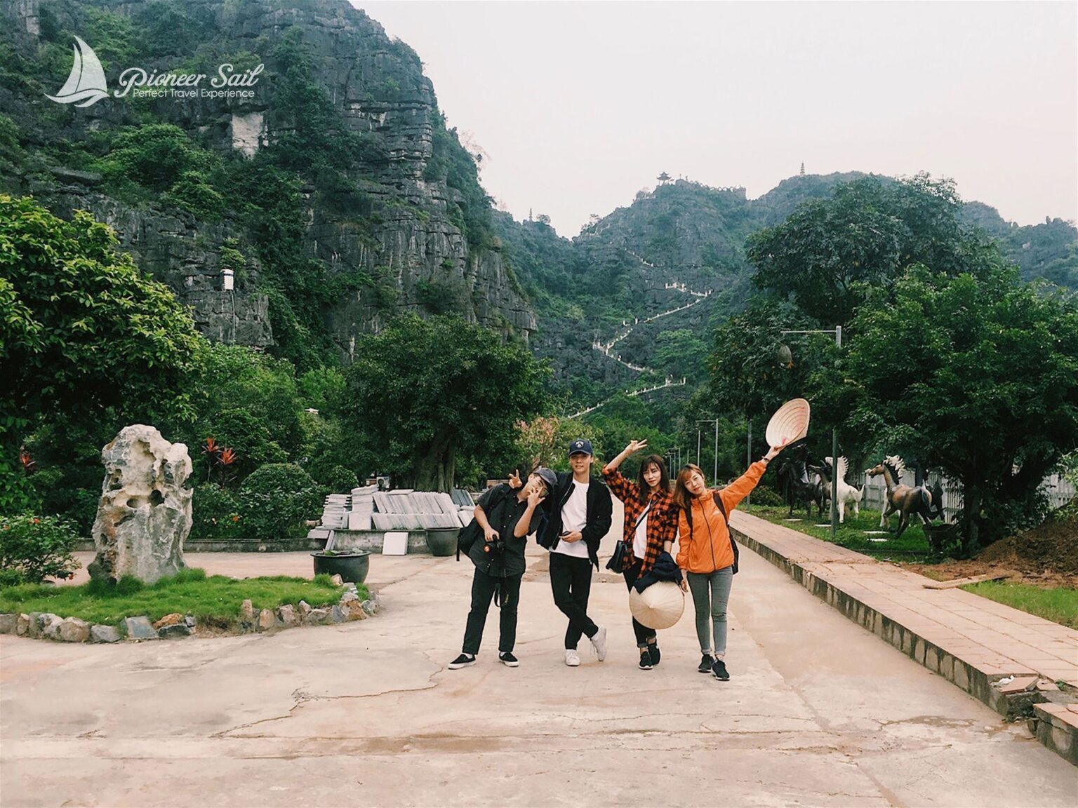 Hoa Lu – Trang An Mua Cave 1 Day Trip by Limousine 5