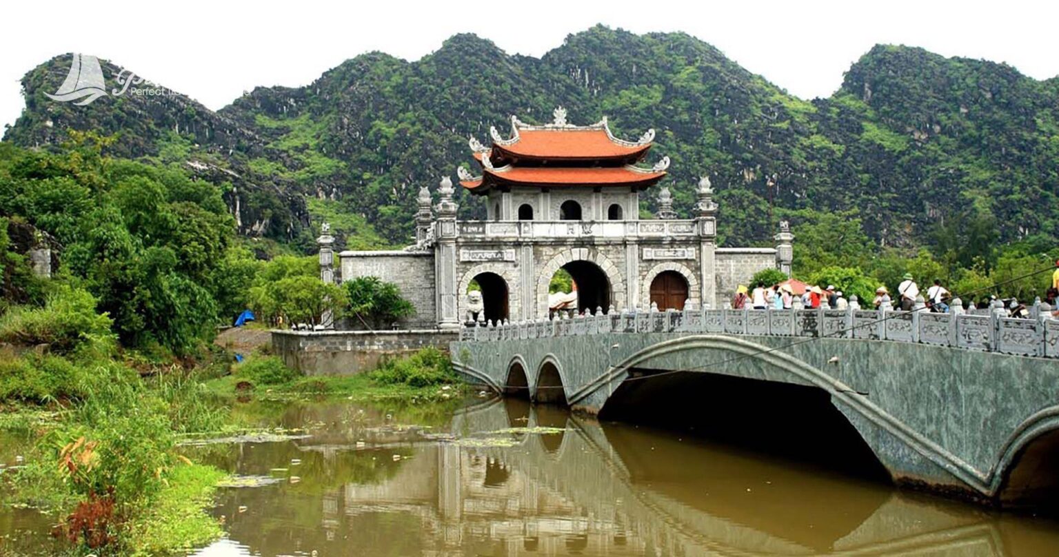 Hoa Lu Tam Coc 1 Day Trip By Limousine 3