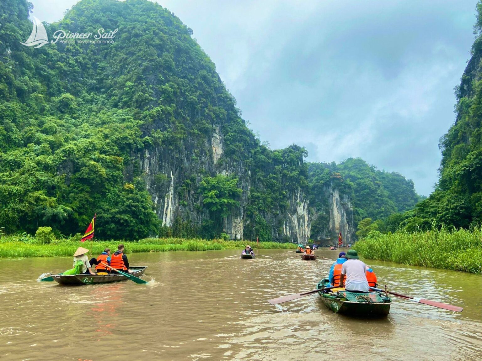 Hoa Lu Tam Coc 1 Day Trip By Limousine 6
