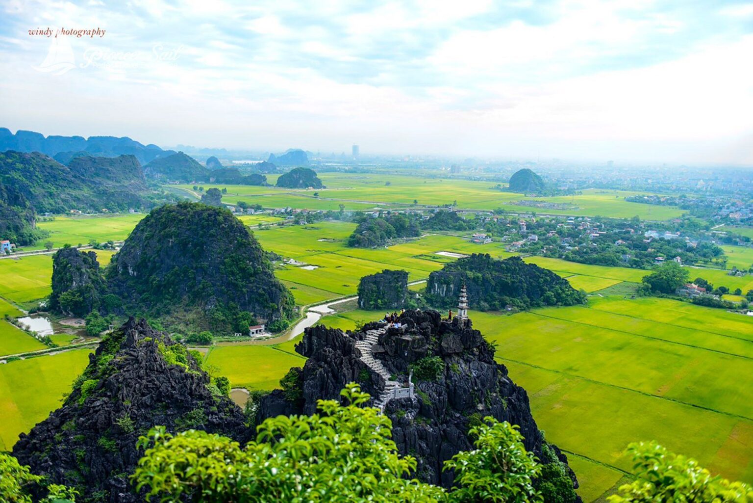 Hoa Lu Trang An 1 Day Trip By Limousine 5