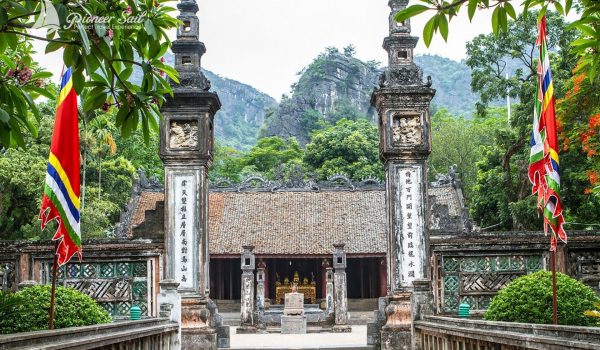 hoa-lu-trang-an-1-day-trip-by-limousine-2